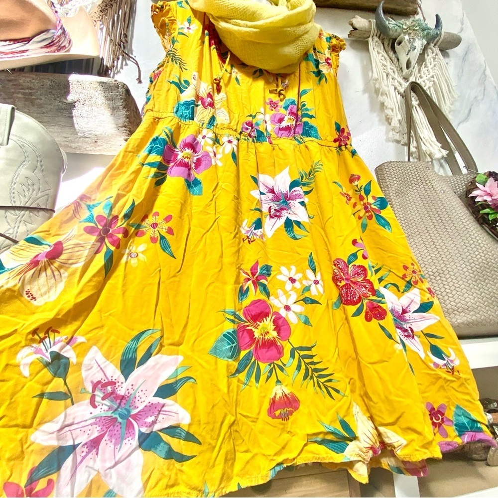 Vibrant floral Boho dress w resort vacay beach vibe - Picture 1 of 12